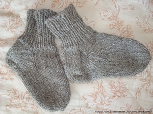 Толстые шерстяные носки ручной вязки