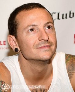 Chester Bennington =*