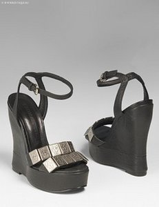 Босоножки на танкетке Thomas Wylde