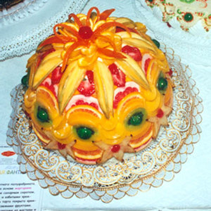 большой, красивый и вкусный торт, сделанный специально для меня