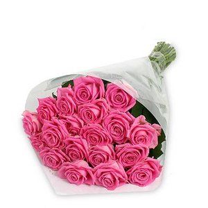 большой букет ярко розовых роз