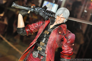 Devil May Cry 4 - Dante - Play Arts Kai Action Figure