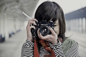 Погулять в одиночестве с Зенитом и плеером и пофтографировать незнакомых людей.