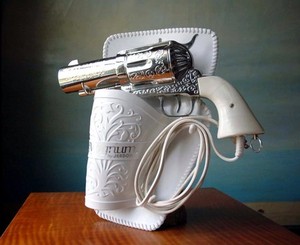 357 Magnum Hair Dryer. Vintage Novelty Pistol Gun Hairdryer