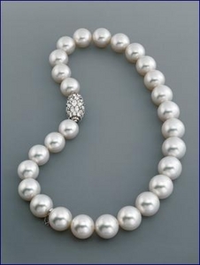Ожерелье из белого жемчуга