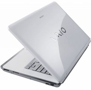 Белый ноутбук Sony Vaio