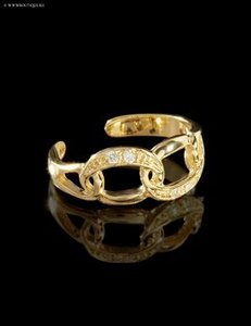 Золотое кольцо на ногу