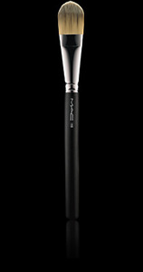 Кисть MAC 190 Foundation Brush