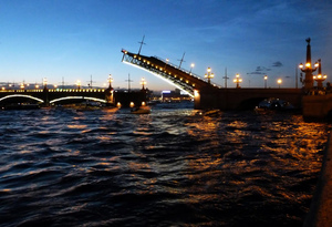 Как разводят мосты