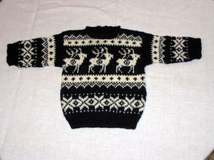 свитер с оленями