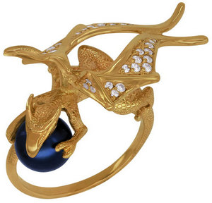 Золотое кольцо-дракон с черным жемчугом