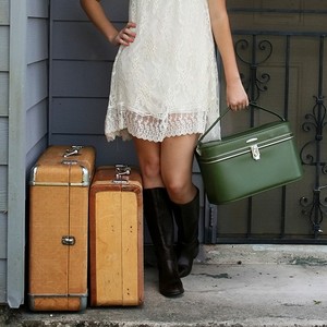 VINTAGE Moss Olive Green TRAIN CASE Luggage