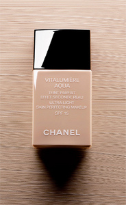 тональный крем Chanel  VITALUMI&#200;RE AQUA