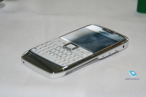 Nokia E71