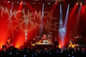 Сходить на концерт My Chemical Romance 	 Сходить на концерт My Chemical Romance