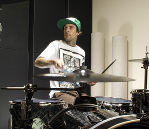 Travis Barker, в роли моего личного тренера по игре на ударных