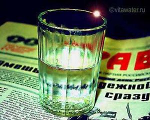 Водка (много!)