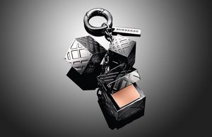 декоративная косметика Burberry: sheer eye shadow -porcelain,chestnut; lipstick-nutmeg;compact foundation - 03, lip charm