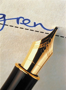 Перьевая ручка с запасом чернил
