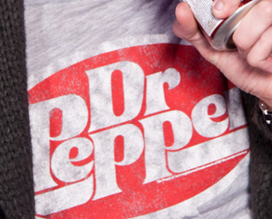 футболку Dr.Pepper