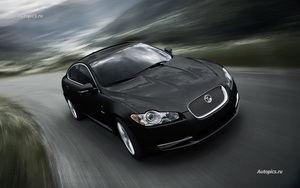 Jaguar XF 2011 года.