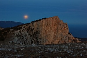 Пройтись по яйле в полнолуние