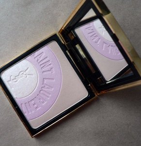 YSL Y-mail Highlighter  #1 ("Письмо"). Это был лимитированный выпуск прошлого года.. но где-то же он еще должен остаться!