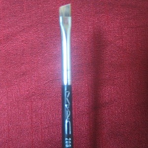 new mac 208 eye brush