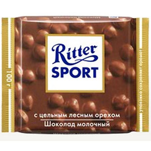 Шоколад Ritter Sport молочный с цельным лесным орехом.