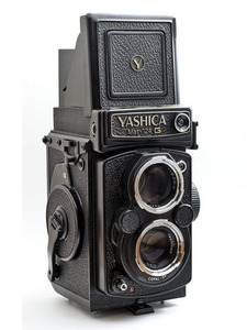 Yashica Mat-124G