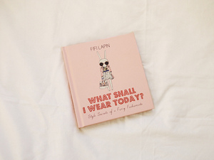 Fifi Lapin "What shall I wear today?"