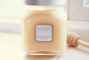 Laura Mercier  almond coconut milk honey bath