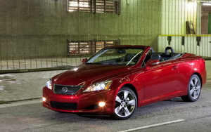 Lexus IS350 красный с белоснежным салоном