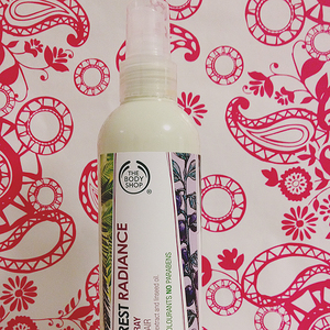 the body shop Rainforest Radiance Detangling Spray