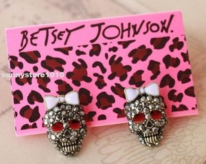 Betsey Johnson Skull Black earring