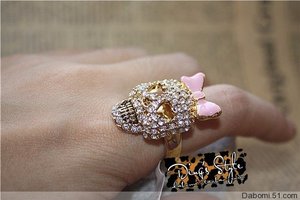 Betsey Johnson Skull Gold ring