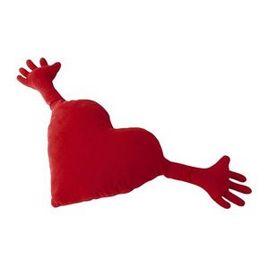подушка-сердце из икеи. обниму того, кто подарит :)