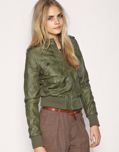 Зеленую куртку