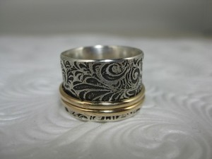 Scroll Design Etched Spinner Ring with two by formandfunktion