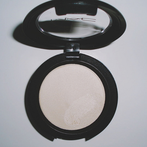 MAC Cream Colour Base Luna
