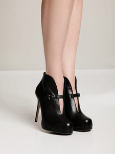 Theory EVERETTE BUCKLE STRAP BOOTIE 475