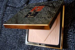 Matt & Radiant Pressed Powder