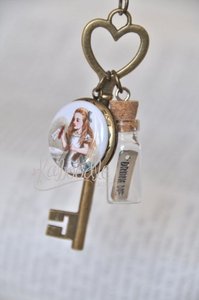 подвеска Alice Drink Me Locket