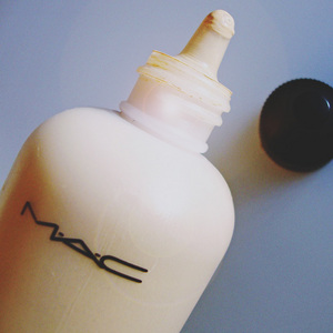 MAC Face and Body Foundation