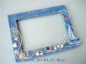 сделать рамку с ракушками и морской фотографией)
