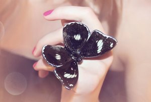 Кольцо с бабочкой