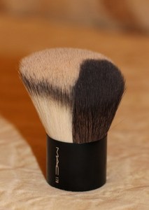 MAC 179 Angled Split Fibre Buffer Brush