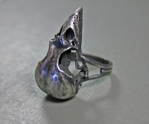 homeward bound. sparrow skull ring.