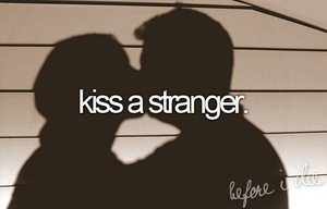 поцеловать незнакомца