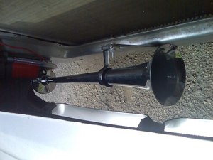 Клаксон для машины (чтобы гудела посильней=))